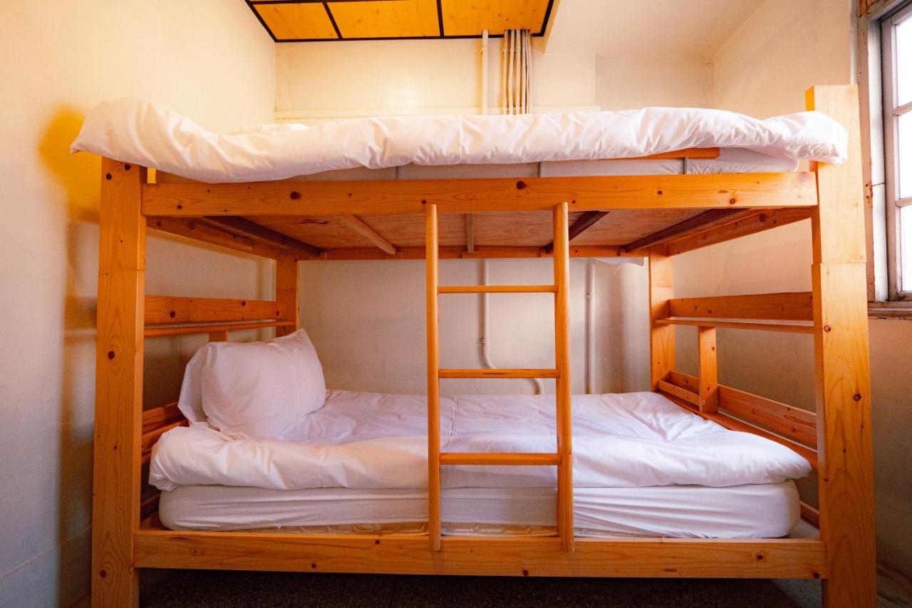 Dope Hostel Taichung Extérieur photo